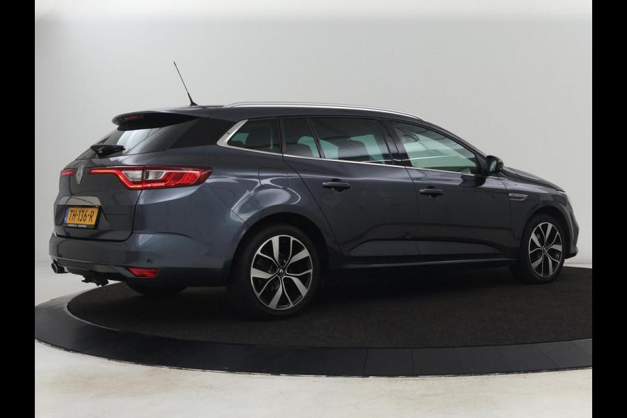 Renault Mégane 1.3 TCe Bose | Camera | Keyless | Massage | Carplay | Half leder | Navigatie | Park Assist | Trekhaak | Climate control | Dodehoek detectie
