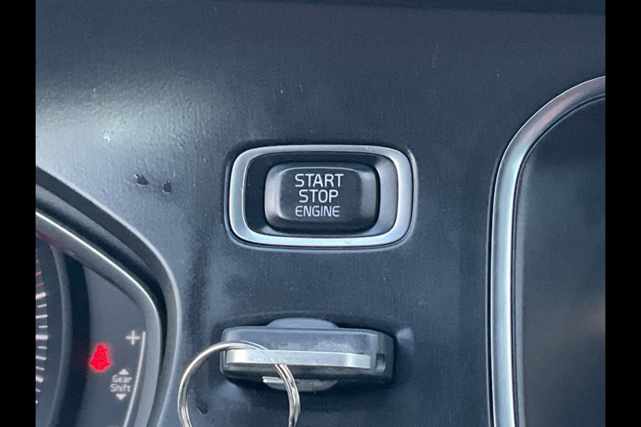 Volvo V40 2.0 T3 Inscription Trekhaak Stoelverwarming Cruise Navi/Cam