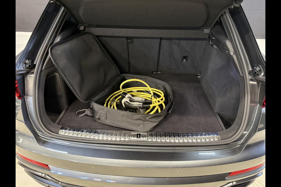 Audi Q3 45 TFSI e S edition | 1e Eigenaar | NAP | 2x S-line | Sfeerverlichting | Apple Carplay | Sportstoelen