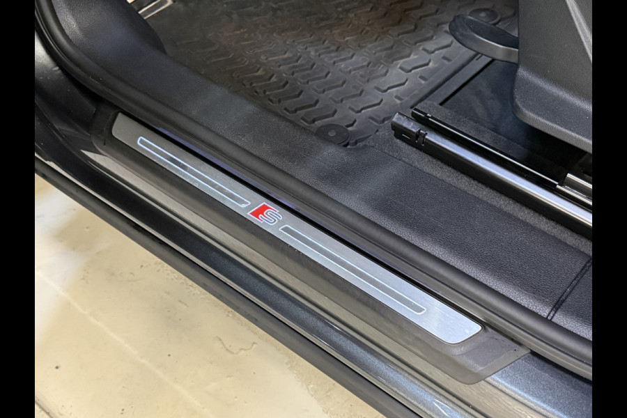 Audi Q3 45 TFSI e S edition | 1e Eigenaar | NAP | 2x S-line | Sfeerverlichting | Apple Carplay | Sportstoelen