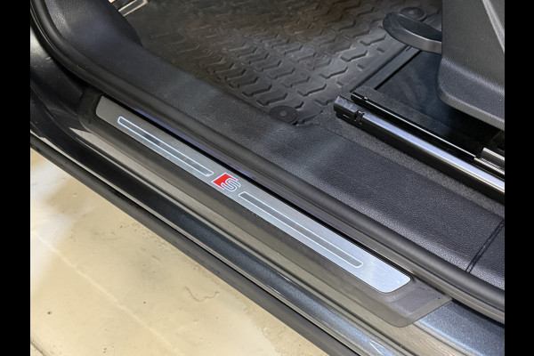 Audi Q3 45 TFSI e S edition | 1e Eigenaar | NAP | 2x S-line | Sfeerverlichting | Apple Carplay | Sportstoelen