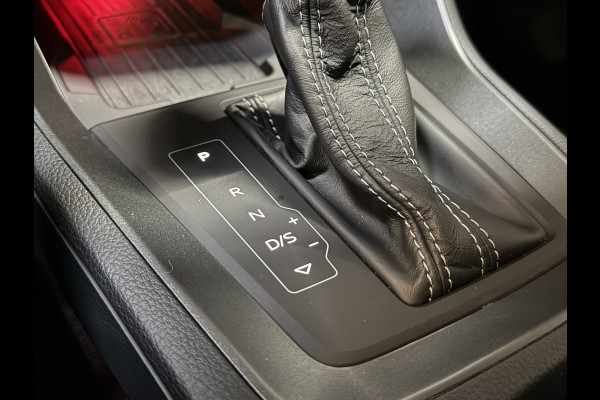 Audi Q3 45 TFSI e S edition | 1e Eigenaar | NAP | 2x S-line | Sfeerverlichting | Apple Carplay | Sportstoelen