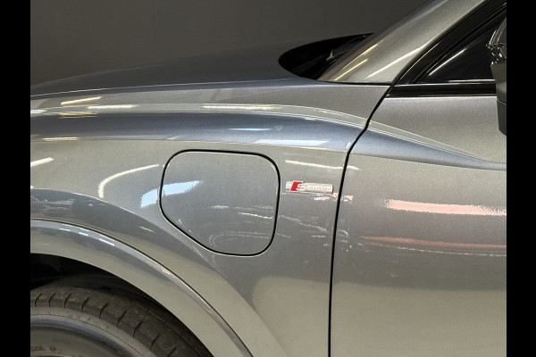 Audi Q3 45 TFSI e S edition | 1e Eigenaar | NAP | 2x S-line | Sfeerverlichting | Apple Carplay | Sportstoelen