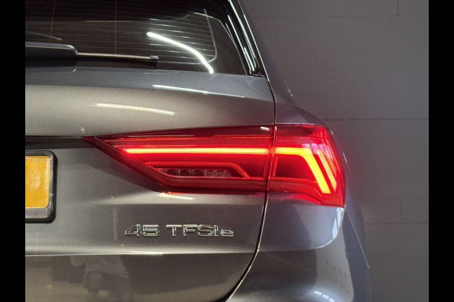 Audi Q3 45 TFSI e S edition | 1e Eigenaar | NAP | 2x S-line | Sfeerverlichting | Apple Carplay | Sportstoelen