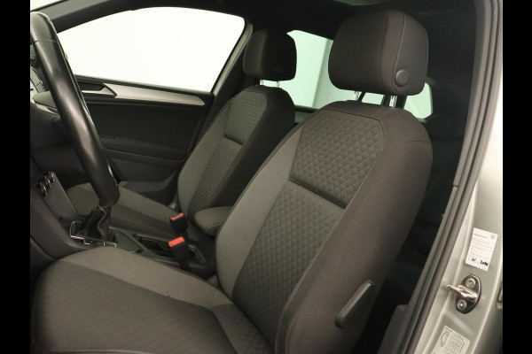 Volkswagen Tiguan 1.5 TSI R Line | Trekhaak | Adaptive cruise | Carplay | Full LED | Virtual Cockpit | Navigatie | Parkeerhulp | Climate control