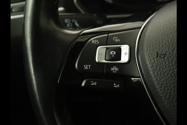 Volkswagen Tiguan 1.5 TSI R Line | Trekhaak | Adaptive cruise | Carplay | Full LED | Virtual Cockpit | Navigatie | Parkeerhulp | Climate control