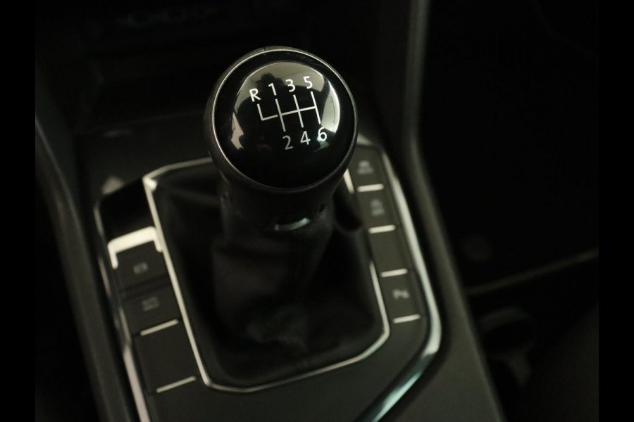 Volkswagen Tiguan 1.5 TSI R Line | Trekhaak | Adaptive cruise | Carplay | Full LED | Virtual Cockpit | Navigatie | Parkeerhulp | Climate control