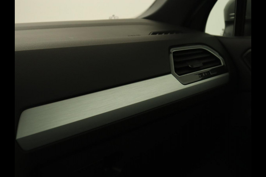 Volkswagen Tiguan 1.5 TSI R Line | Trekhaak | Adaptive cruise | Carplay | Full LED | Virtual Cockpit | Navigatie | Parkeerhulp | Climate control