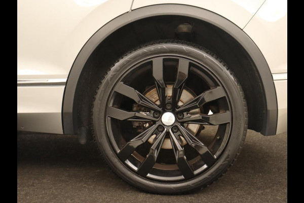 Volkswagen Tiguan 1.5 TSI R Line | Trekhaak | Adaptive cruise | Carplay | Full LED | Virtual Cockpit | Navigatie | Parkeerhulp | Climate control