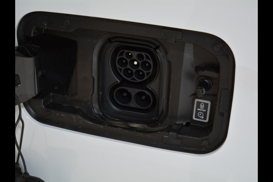 Peugeot e-Partner L1 50 kWh | 0% rente | laadruimtebetimmering | Warmtepomp | Comfort stoel | Apple Carplay | camera | ECO LED koplampen | rijklaarprijs