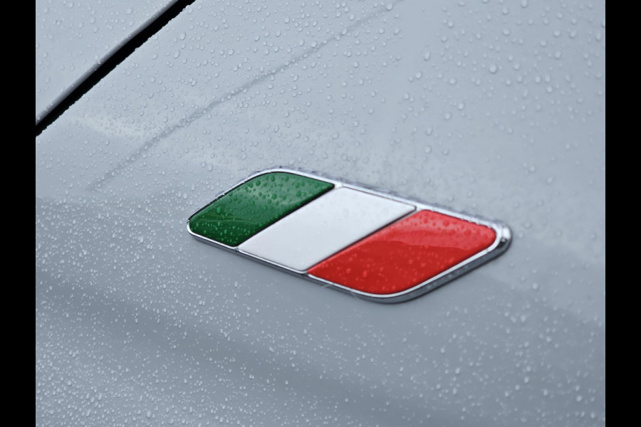 Fiat 500 1.0 Hybrid Launch Edition Climate control | Schuif-kanteldak | Multifunctioneel stuurwiel | Digitaal dashboard | Half leder etc.