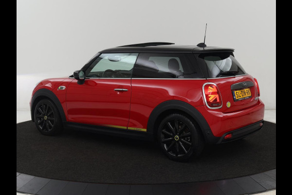 MINI Electric Edition Greenwich 33 kWh | Panoramadak | Stoelverwarming | Carplay | Navigatie | Camera | Full LED | Sportstoelen | Keyless | Climate control