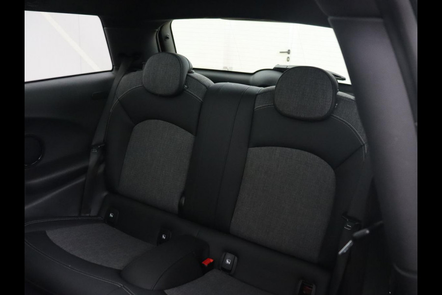 MINI Electric Edition Greenwich 33 kWh | Panoramadak | Stoelverwarming | Carplay | Navigatie | Camera | Full LED | Sportstoelen | Keyless | Climate control