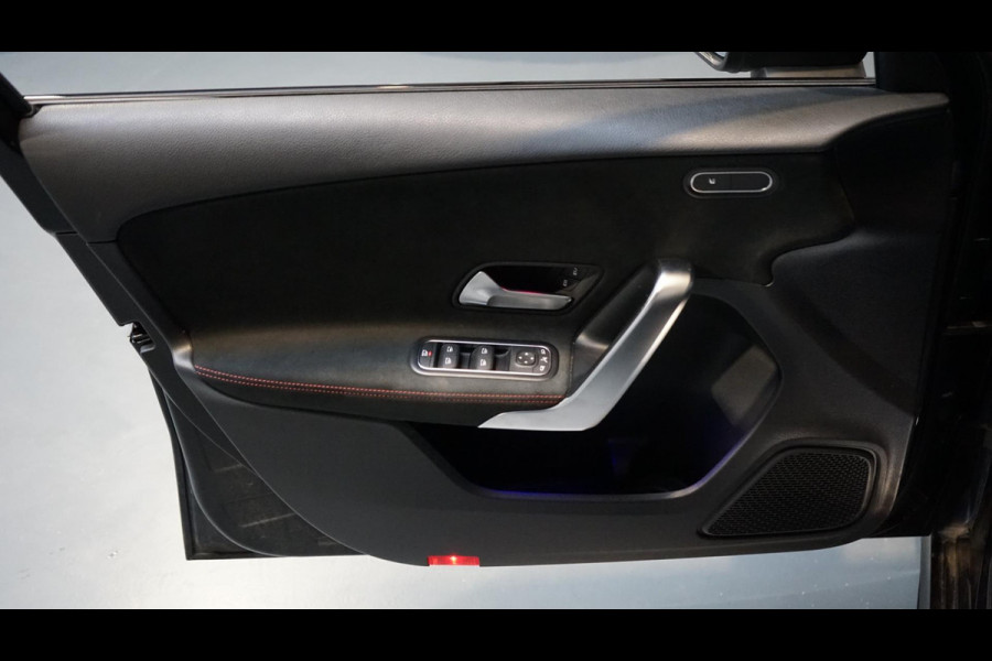 Mercedes-Benz A-Klasse A200 AMG AUTOMAAT-AMBIANCE-CAMERA-CLIMA-KEYLESS-LED-MBUX-NAVIGATIE