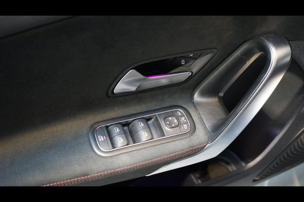 Mercedes-Benz A-Klasse A200 AMG AUTOMAAT-AMBIANCE-CAMERA-CLIMA-KEYLESS-LED-MBUX-NAVIGATIE