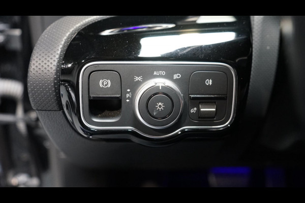 Mercedes-Benz A-Klasse A200 AMG AUTOMAAT-AMBIANCE-CAMERA-CLIMA-KEYLESS-LED-MBUX-NAVIGATIE