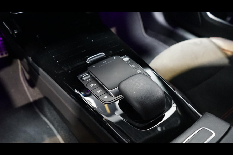 Mercedes-Benz A-Klasse A200 AMG AUTOMAAT-AMBIANCE-CAMERA-CLIMA-KEYLESS-LED-MBUX-NAVIGATIE