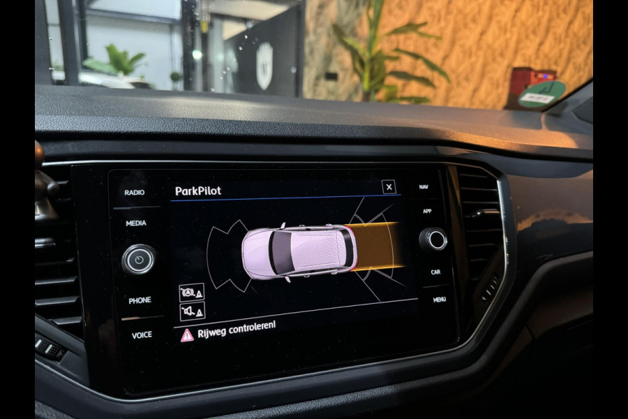 Volkswagen T-Roc 1.5 TSI R-Line Garantie Digi Dash Carplay StoelVW Blindspot Elek Achterklep ACC Clima Navi Led Rijklaar