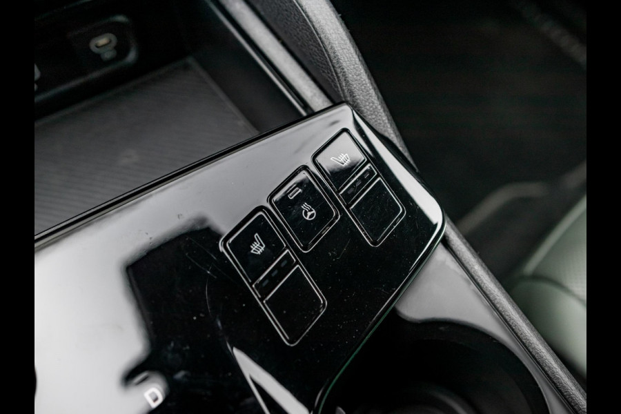 Kia Sportage 1.6 T-GDi Plug-in Hybrid AWD Dark Edition l Stoel Stuur Verwarming l Camera l Navigatie l El. Stoelen