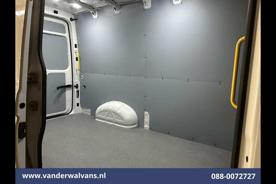 Volkswagen Crafter 2.0 TDI 141pk L3H3 L2H2 Euro6 Airco | Camera | Apple Carplay | Android Auto | Cruisecontrol | Massagestoel Chauffeursstoel