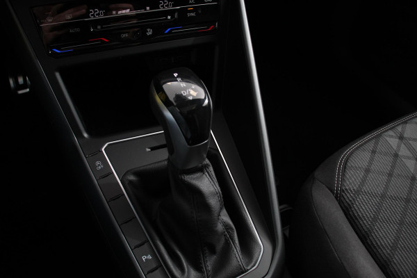 Volkswagen Polo 1.0 TSI DSG R-Line Panorama dak Camera 17" Lichtmetalen Velgen Navigatie Apple Carplay / Android Auto Climate Control