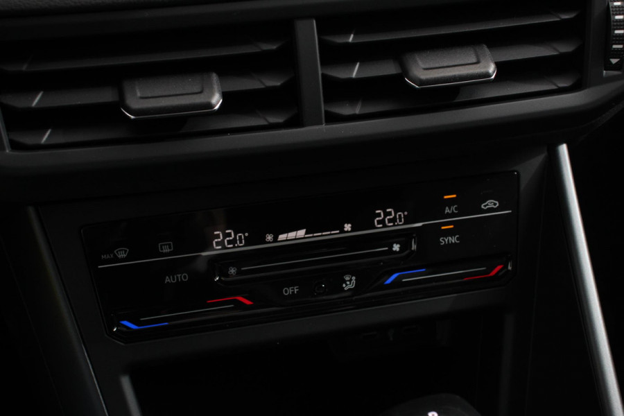 Volkswagen Polo 1.0 TSI DSG R-Line Panorama dak Camera 17" Lichtmetalen Velgen Navigatie Apple Carplay / Android Auto Climate Control