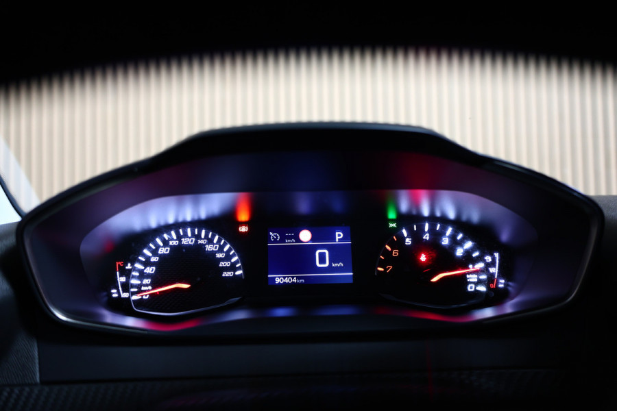 Peugeot 208 1.2 PureTech Allure AUT 1eEIGNR! CARPLAY DAB STOELVW PDC '20