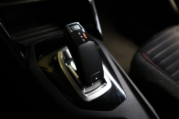 Peugeot 208 1.2 PureTech Allure AUT 1eEIGNR! CARPLAY DAB STOELVW PDC '20