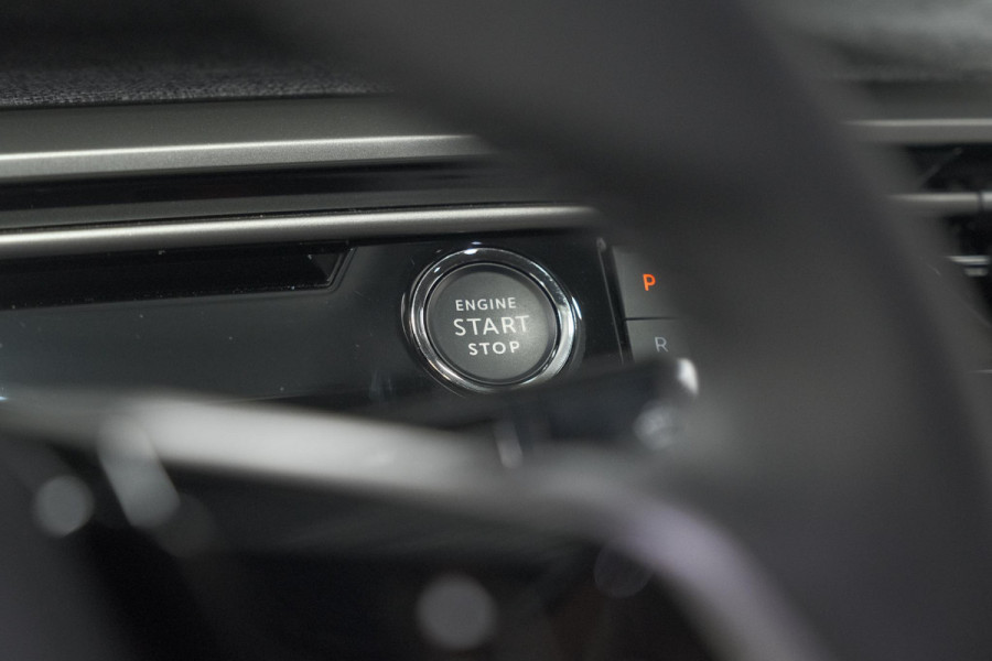 Peugeot 3008 1.2 Hybrid 136 Allure | Seat Pack | Navigatie | Camera | Apple Carplay