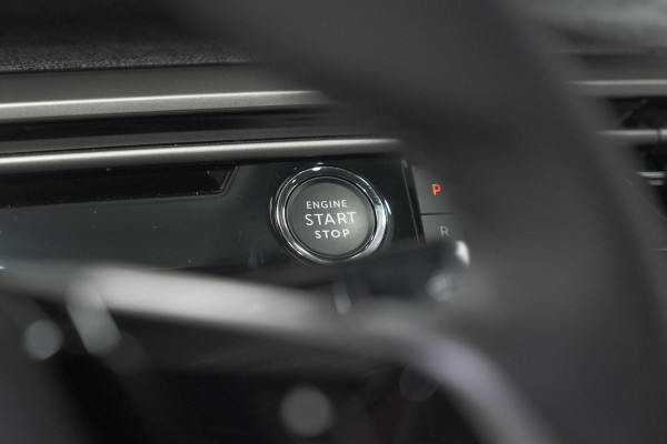 Peugeot 3008 1.2 Hybrid 136 Allure | Seat Pack | Navigatie | Camera | Apple Carplay