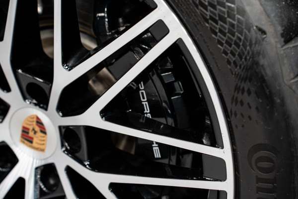 Porsche Cayenne Coupé 3.0 S E-Hybrid *Burmester / Club-Leder Interieur / Vierwielbesturing / Paint-to-Sample / Soft-Close / Stoelventilatie / Keyless*