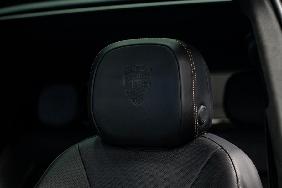 Porsche Cayenne Coupé 3.0 S E-Hybrid *Burmester / Club-Leder Interieur / Vierwielbesturing / Paint-to-Sample / Soft-Close / Stoelventilatie / Keyless*