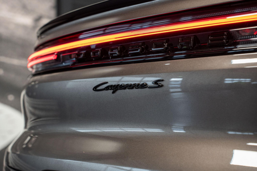 Porsche Cayenne Coupé 3.0 S E-Hybrid *Burmester / Club-Leder Interieur / Vierwielbesturing / Paint-to-Sample / Soft-Close / Stoelventilatie / Keyless*