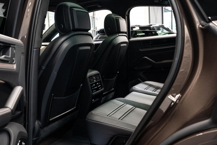 Porsche Cayenne Coupé 3.0 S E-Hybrid *Burmester / Club-Leder Interieur / Vierwielbesturing / Paint-to-Sample / Soft-Close / Stoelventilatie / Keyless*