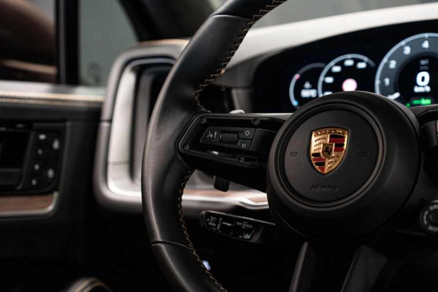 Porsche Cayenne Coupé 3.0 S E-Hybrid *Burmester / Club-Leder Interieur / Vierwielbesturing / Paint-to-Sample / Soft-Close / Stoelventilatie / Keyless*