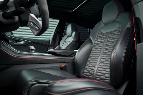 Audi Q8 4.0 TFSI RS Q8 quattro / NL Auto / Pano / Keramisch / Performance / Stoelklima