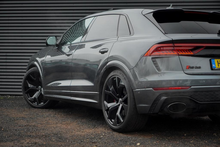 Audi Q8 4.0 TFSI RS Q8 quattro / NL Auto / Pano / Keramisch / Performance / Stoelklima