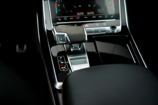 Audi Q8 4.0 TFSI RS Q8 quattro / NL Auto / Pano / Keramisch / Performance / Stoelklima
