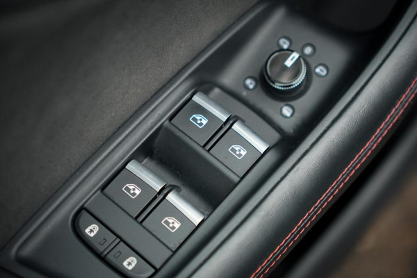 Audi Q8 4.0 TFSI RS Q8 quattro / NL Auto / Pano / Keramisch / Performance / Stoelklima