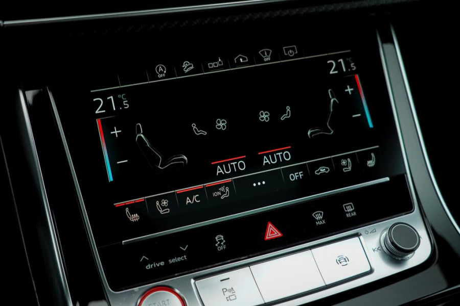 Audi Q8 4.0 TFSI RS Q8 quattro / NL Auto / Pano / Keramisch / Performance / Stoelklima