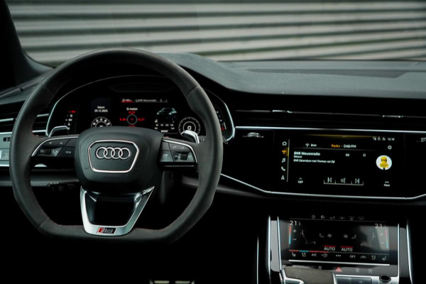Audi Q8 4.0 TFSI RS Q8 quattro / NL Auto / Pano / Keramisch / Performance / Stoelklima