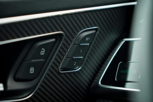 Audi Q8 4.0 TFSI RS Q8 quattro / NL Auto / Pano / Keramisch / Performance / Stoelklima