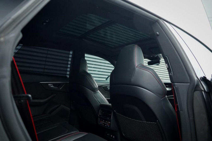 Audi Q8 4.0 TFSI RS Q8 quattro / NL Auto / Pano / Keramisch / Performance / Stoelklima