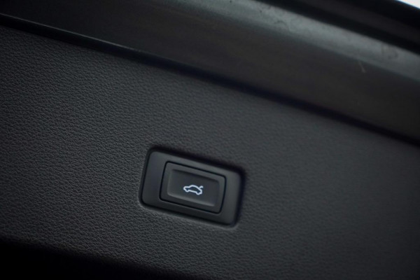 Audi Q8 4.0 TFSI RS Q8 quattro / NL Auto / Pano / Keramisch / Performance / Stoelklima