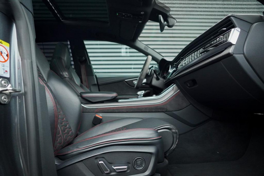 Audi Q8 4.0 TFSI RS Q8 quattro / NL Auto / Pano / Keramisch / Performance / Stoelklima