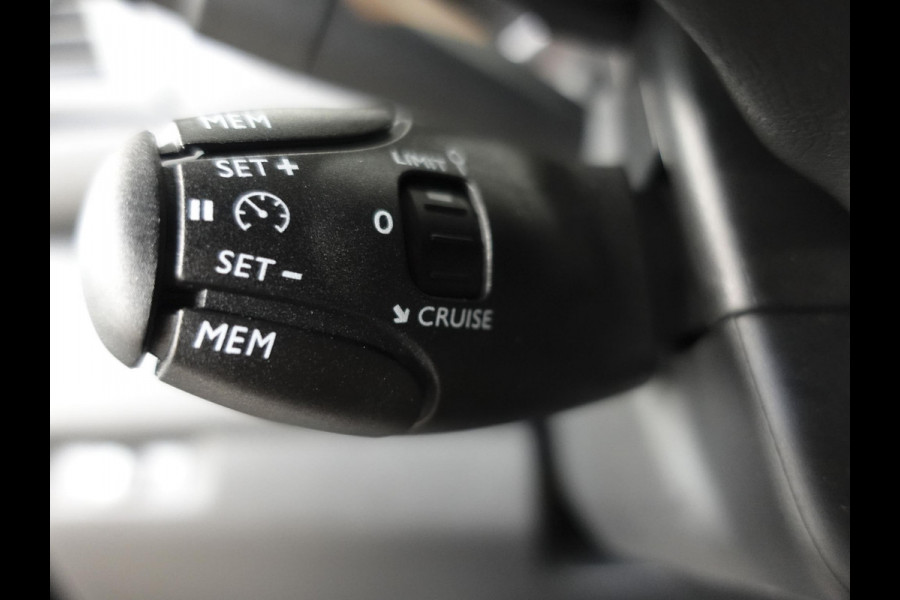 Peugeot Expert 2.0 HDI 180PK Dubbele Cabine Automaat Peugeot Expert 2.0 BlueHDI 180 Automaat Airco Dubbele Cabine Navigatie