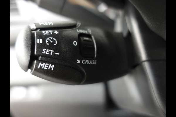 Peugeot Expert 2.0 HDI 180PK Dubbele Cabine Automaat Peugeot Expert 2.0 BlueHDI 180 Automaat Airco Dubbele Cabine Navigatie