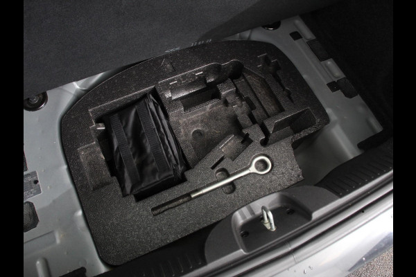 Fiat 500 1.0 Hybrid Dolcevita Finale | Panorama dak | Climate Control | Cruise Control | Navigatie | Apple Carplay/Android Auto | Dab | Digitale Cockpit | Parkeer Sensoren  | Lichtmetalen Velgen | Led