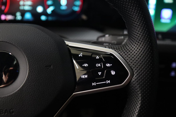 Volkswagen Golf 1.5 eTSI R-Line 150 PK BLACKSTYLE/PANO/CARPLAY/ACC/LANEASSIST/VOL