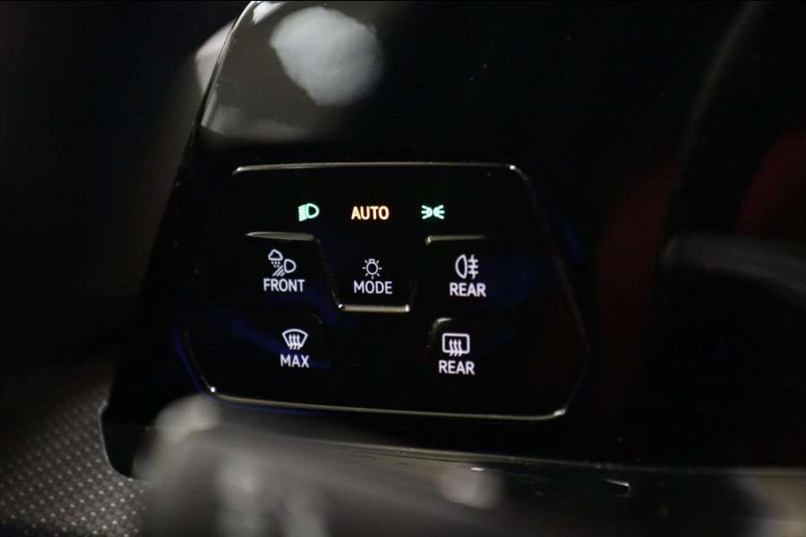 Volkswagen Golf 1.5 eTSI R-Line 150 PK BLACKSTYLE/PANO/CARPLAY/ACC/LANEASSIST/VOL